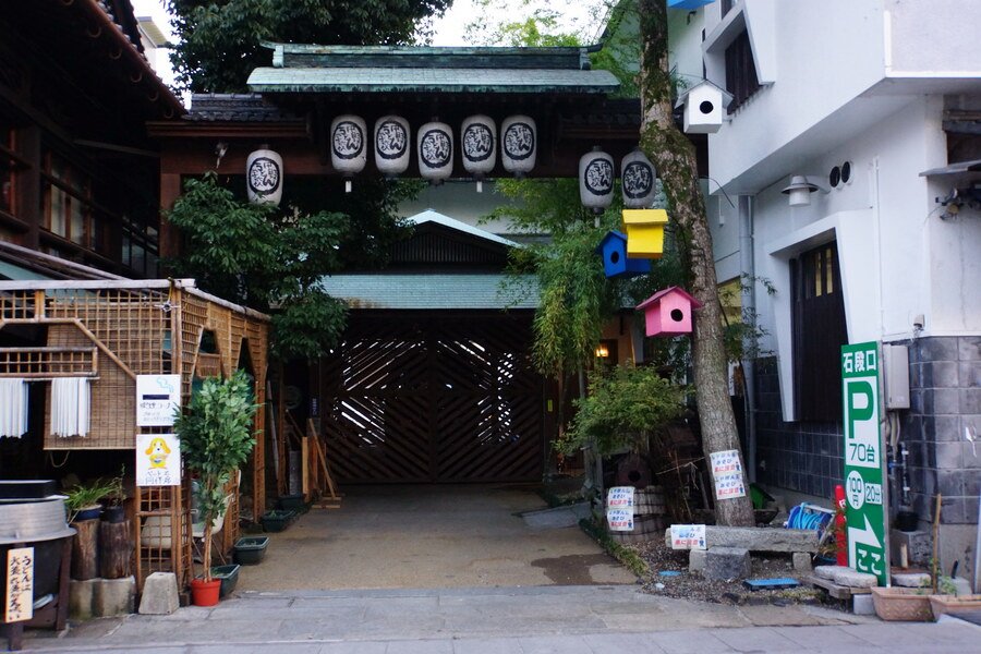 En esta escuela japonesa los fideos se amasan con los pies y al ritmo de la música
